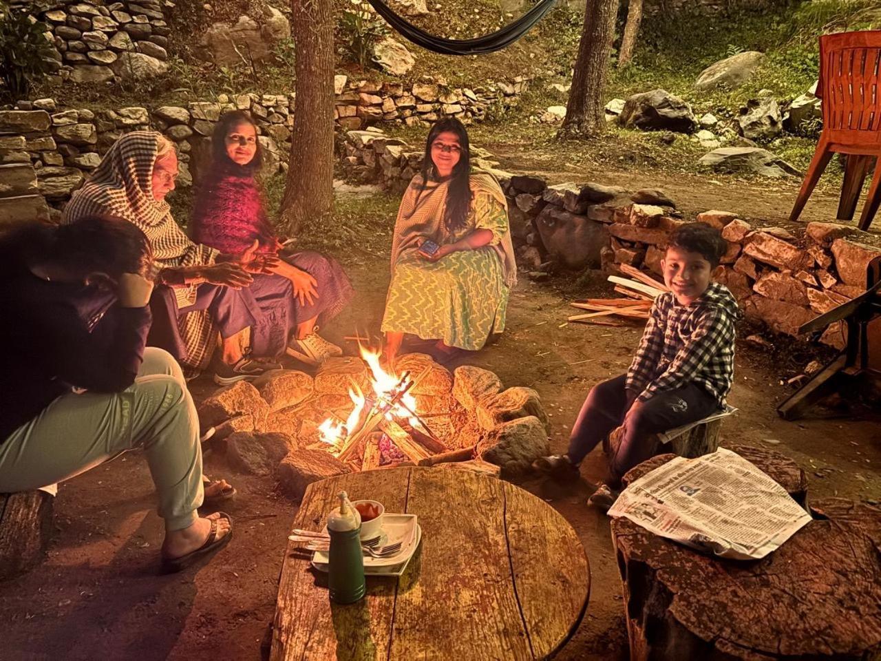 The Cozy Cabin, Jibhi Banjār Eksteriør billede